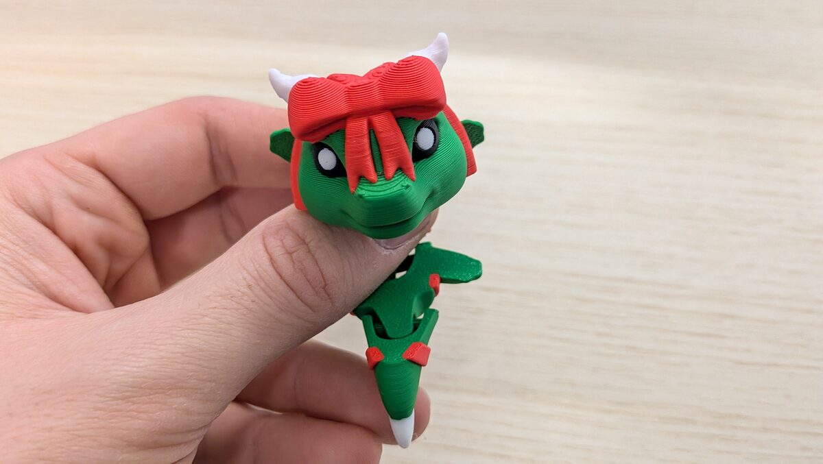 Gift Dragon - Articulated Keychain Figure